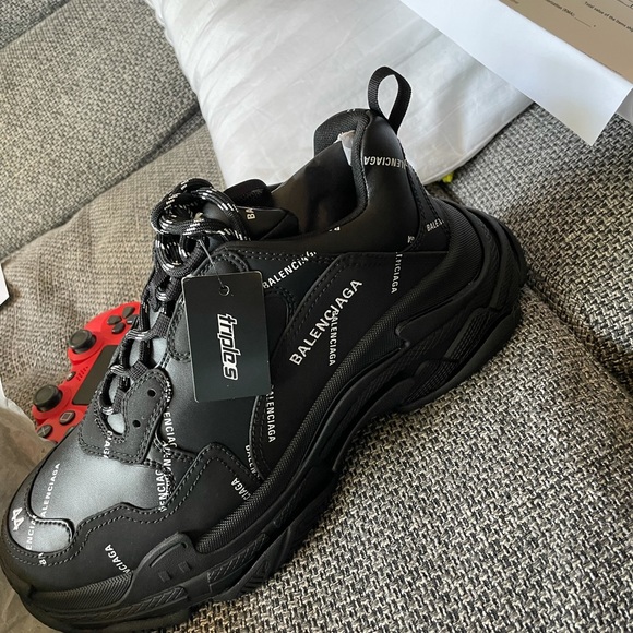 Brand new Balenciaga Triple S - Picture 5 of 5